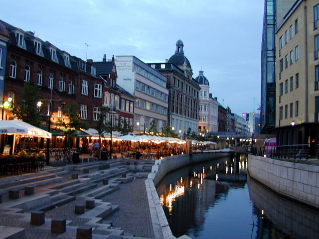 439-canal_at_2230